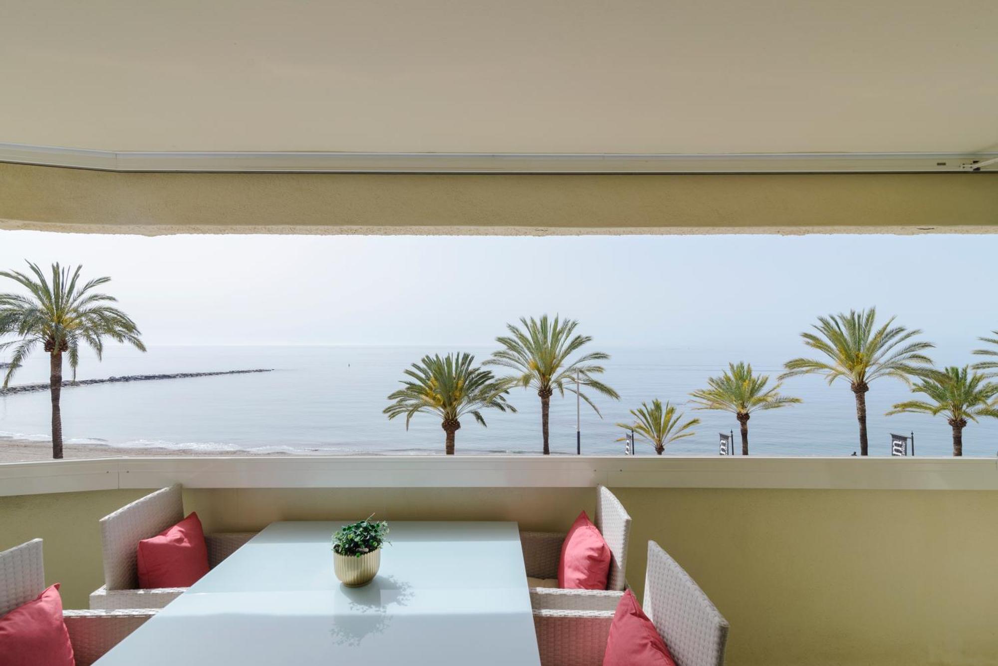 Sea Front Apartment In Marbella Center ภายนอก รูปภาพ