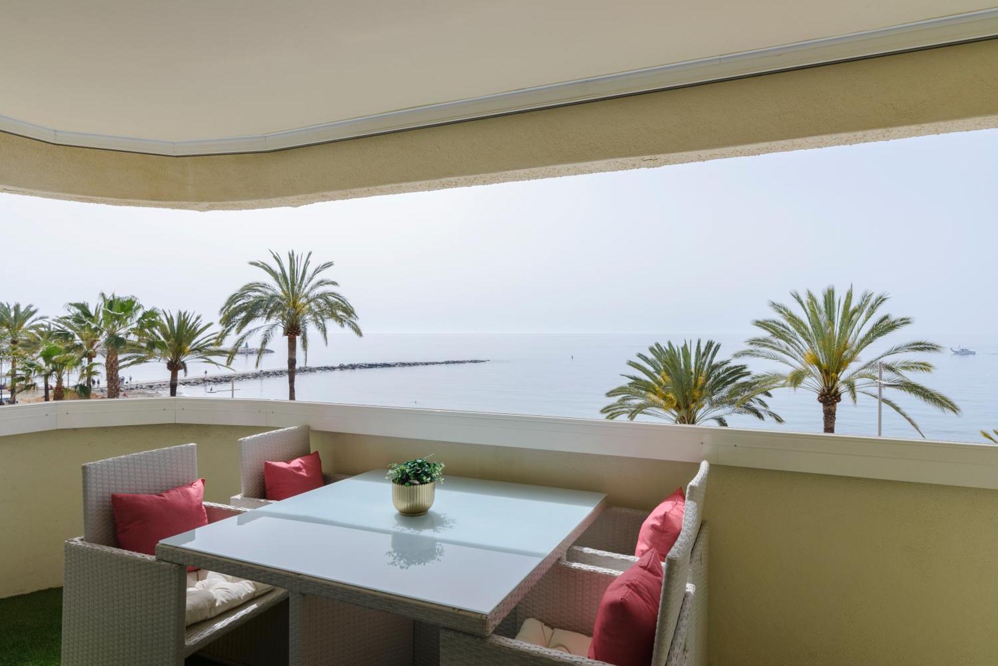 Sea Front Apartment In Marbella Center ภายนอก รูปภาพ